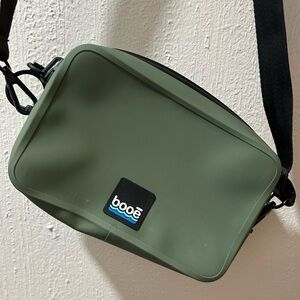 EUC booe Waterproof Belt Bag Moss Green